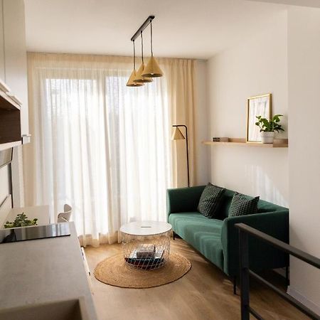 Studio 8 I One Bedroom Apartment I Airport I Therme โอโตเปนี ภายนอก รูปภาพ