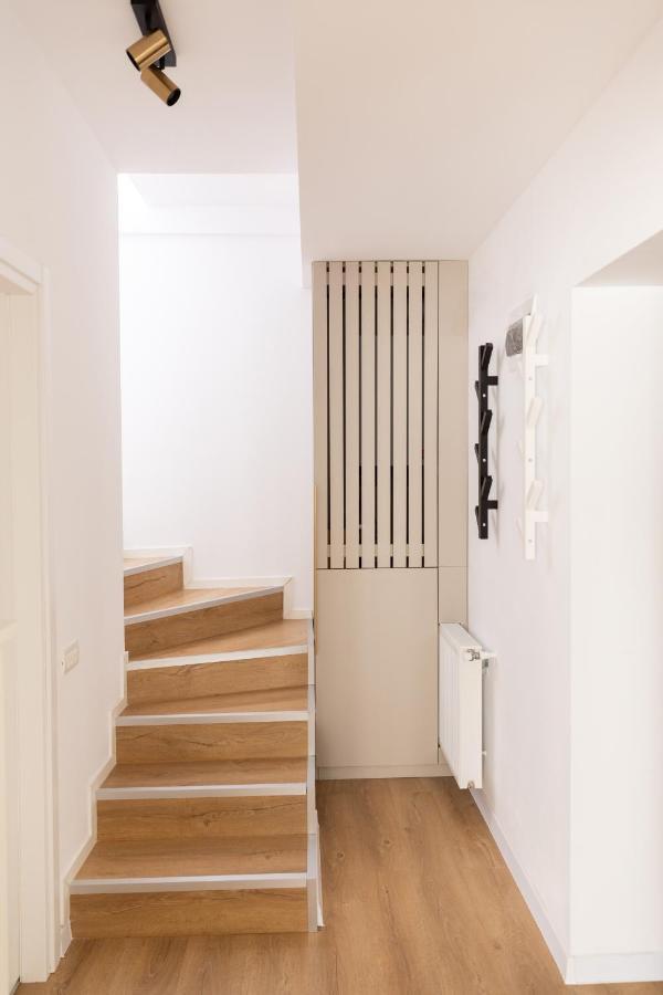 Studio 8 I One Bedroom Apartment I Airport I Therme โอโตเปนี ภายนอก รูปภาพ