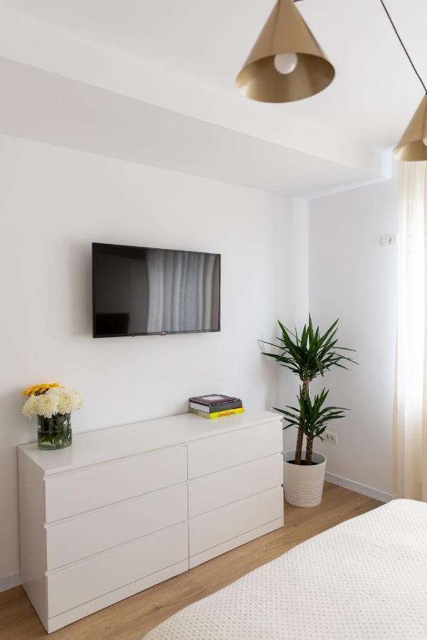 Studio 8 I One Bedroom Apartment I Airport I Therme โอโตเปนี ภายนอก รูปภาพ