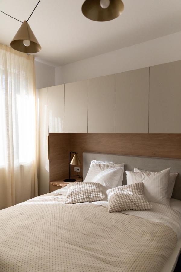 Studio 8 I One Bedroom Apartment I Airport I Therme โอโตเปนี ภายนอก รูปภาพ