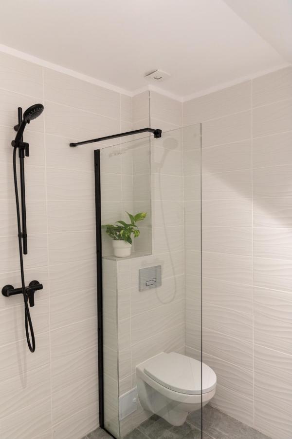 Studio 8 I One Bedroom Apartment I Airport I Therme โอโตเปนี ภายนอก รูปภาพ