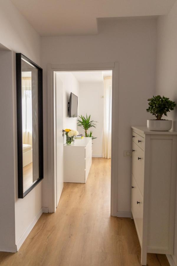 Studio 8 I One Bedroom Apartment I Airport I Therme โอโตเปนี ภายนอก รูปภาพ