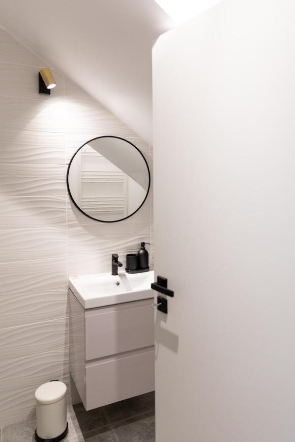 Studio 8 I One Bedroom Apartment I Airport I Therme โอโตเปนี ภายนอก รูปภาพ
