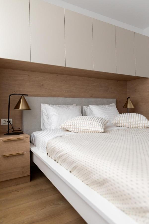 Studio 8 I One Bedroom Apartment I Airport I Therme โอโตเปนี ภายนอก รูปภาพ