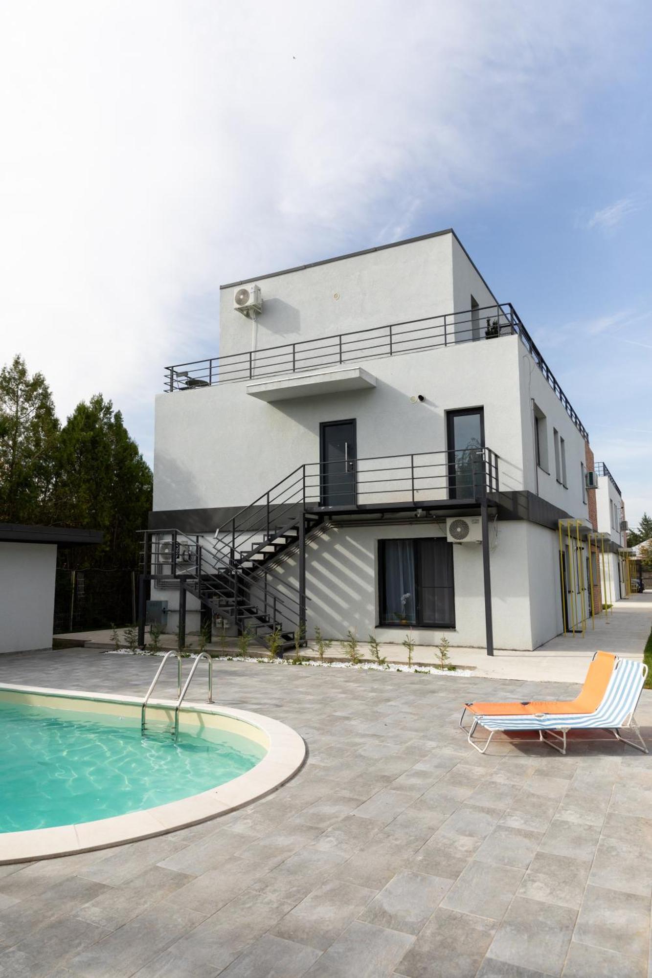 Studio 8 I One Bedroom Apartment I Airport I Therme โอโตเปนี ภายนอก รูปภาพ